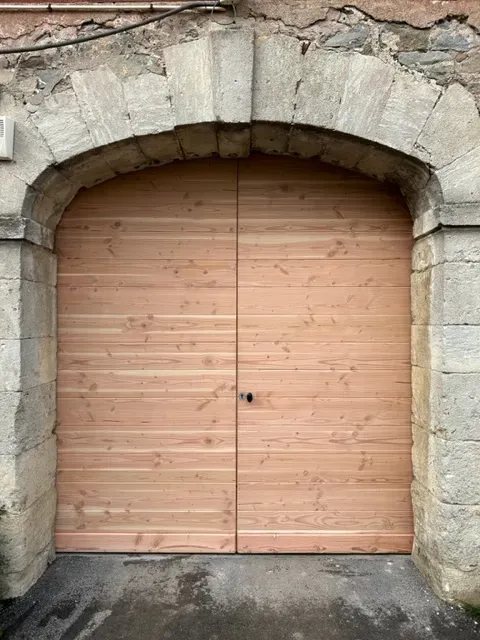 porte de garage en bois sur mesure
